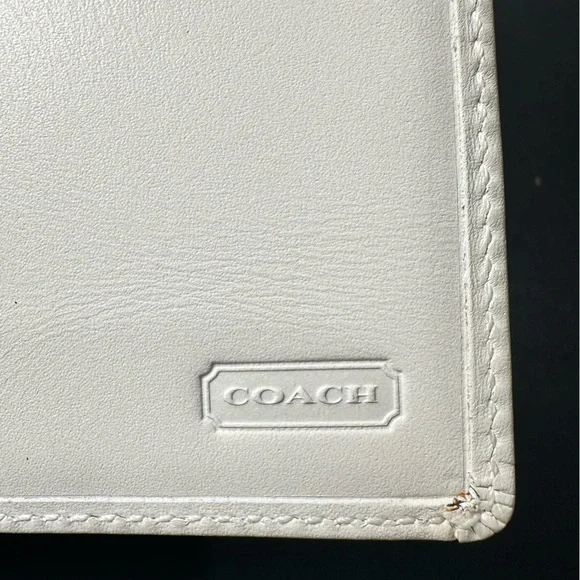 Coach White Leather Bifold Wallet Checkbook Cover Pen Loop - Picture 2 of 5